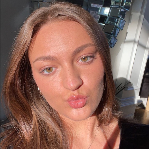 Meet your Posher, Kaili - Picture 1 of 1